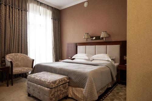AllureInn Hotel and Spa — Property building