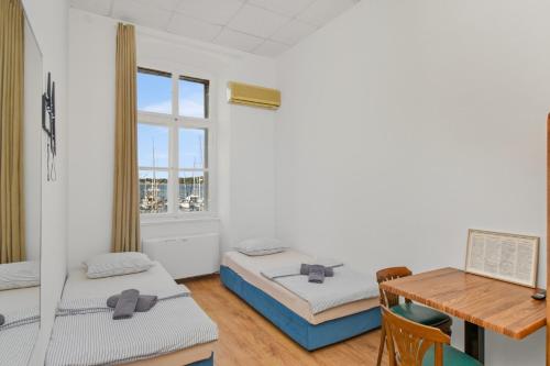 Hostel L&G in Pula , Private Rooms & Beautiful Sea View