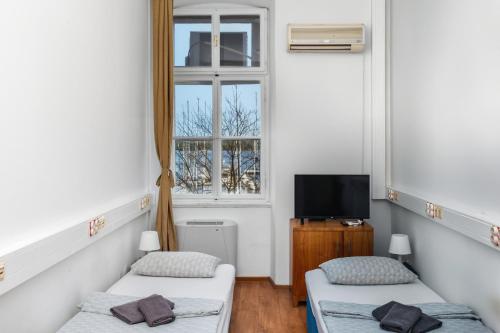 Hostel L&G in Pula , Private Rooms & Beautiful Sea View