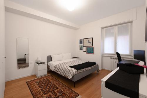 Bright large apartment in Milan