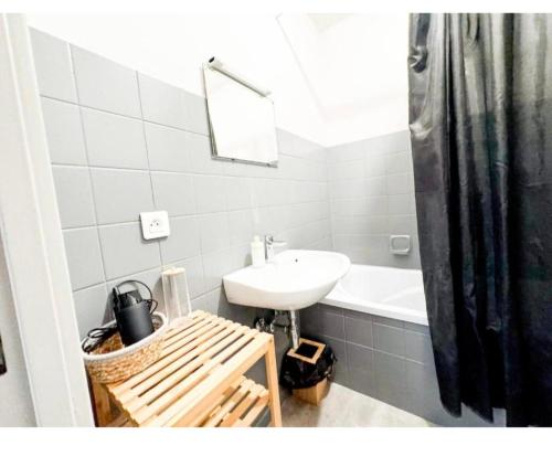 a bathroom with a sink and a bath tub at Central Studio - Proche Bâle & St Louis in Saint-Louis