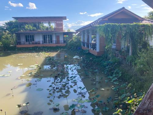 Výhled na řeku, která protéká v blízkosti ubytování v soukromí