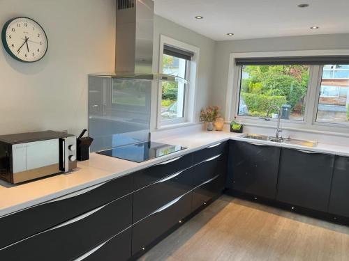 Kuchyň nebo kuchyňský kout v ubytování Innerdownie Jackie