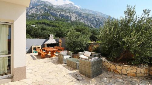 Villa KRISTINA in Makarska with private pool, BBQ