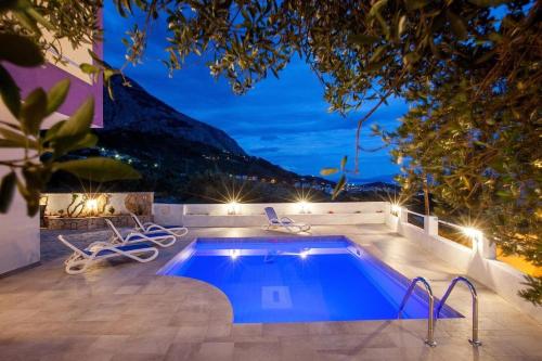 Villa KRISTINA in Makarska with private pool, BBQ