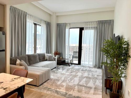 Knokey Cozy Studio Apartments in Creek Beach with Lagoon Pool access