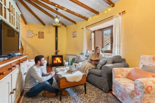 Телевизор и/или развлекательный центр в Casa Rural La Carrozal Senda del Oso