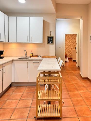 Modern duplex city center 2D2B