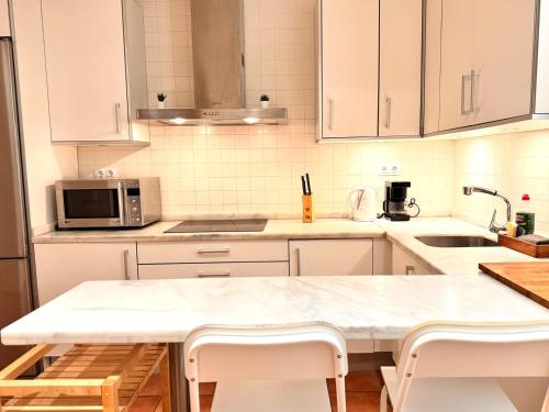 Modern duplex city center 2D2B