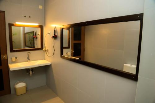 Ένα μπάνιο στο Kalawewa Ro Hotel,