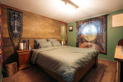a bedroom with a large bed with green walls at La Comté à Blagnac Expérience unique seigneur des anneaux , immersion totale proche Toulouse in Blagnac