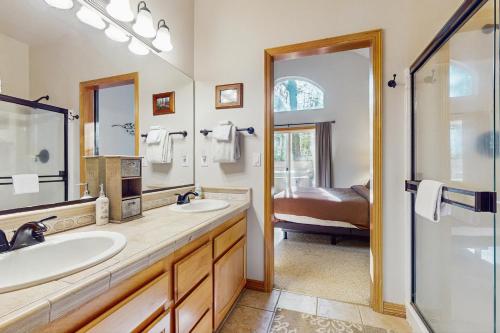 Ένα μπάνιο στο Clark's Mountain Condo