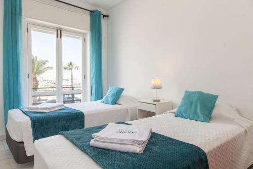B77 - Marina View on Avenida Apartment