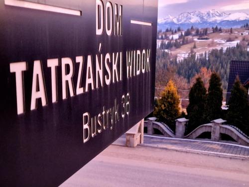 En generel udsigt til bjerge eller udsigt til bjerge taget fra feriehuset