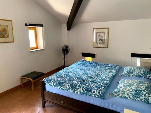 Llit o llits en una habitació de Le Cottage de Daramousque