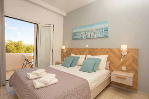 Postel nebo postele na pokoji v ubytování Notos Villas