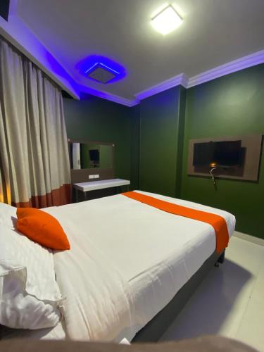 Postel nebo postele na pokoji v ubytování Nile Plaza Suites