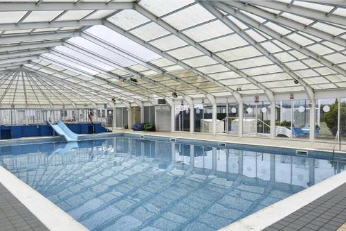 Bazén v ubytování Caravan - Sleeps 8 - Pet Friendly - Parking nebo v jeho okolí