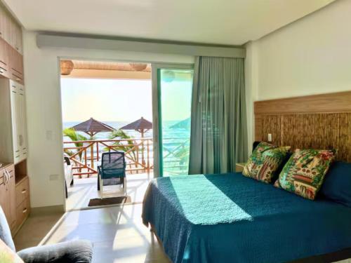 a bedroom with a bed with a view of a balcony at Casa Luna Laguna Beach in Tolú