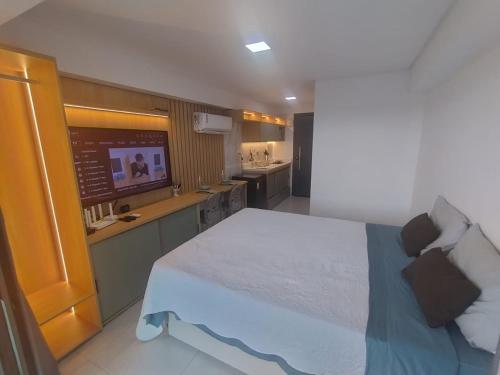 En eller flere senge i et værelse på Apart Makani Beach Flat Campas