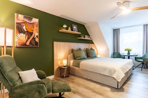 En eller flere senge i et værelse på be Apart Serviced Apartments