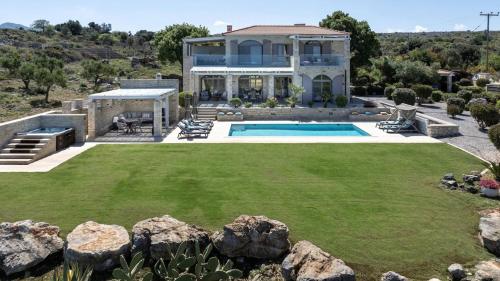 Hồ bơi trong/gần Villa AuroraLuxurius Living