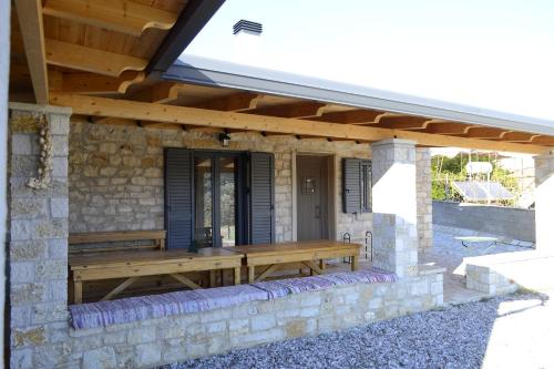 AMPELOPETRA - Slow Country Living