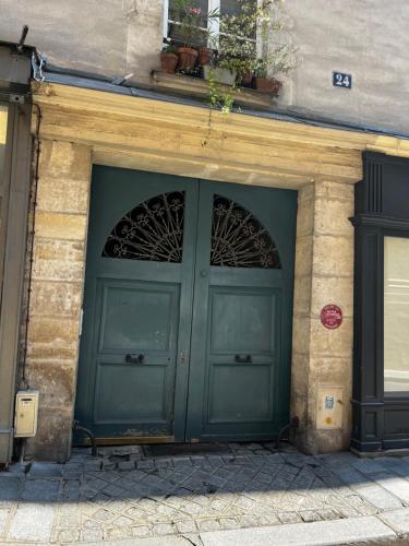 Façana o entrada de Île Saint Louis-studio