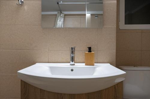 Petralona 2BDRM -Easy Access to City Center by ΜΡS