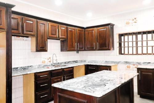 Η κουζίνα ή μικρή κουζίνα στο Beautiful gateway from West Africa!