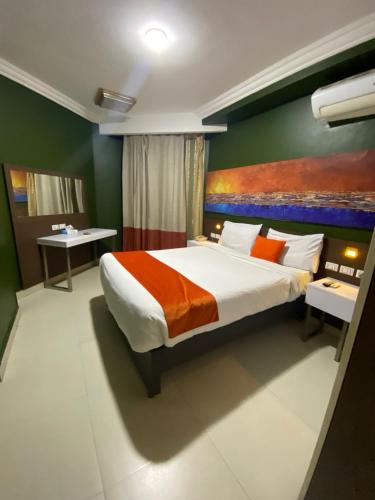 Postel nebo postele na pokoji v ubytování Nile Plaza Suites