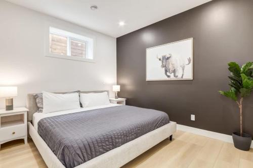 Ένα ή περισσότερα κρεβάτια σε δωμάτιο στο Perfect for Long Stays Free Parking Pets Allowed