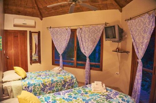 Cama ou camas em um quarto em Manoas