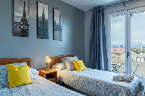 Ένα ή περισσότερα κρεβάτια σε δωμάτιο στο Hostal La Concha en Somo