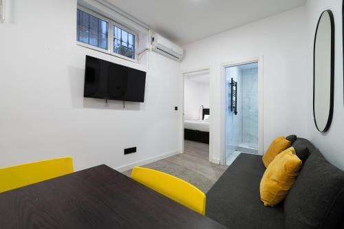 Apart a 7 min de Puerta del Sol con AC y 4 pax