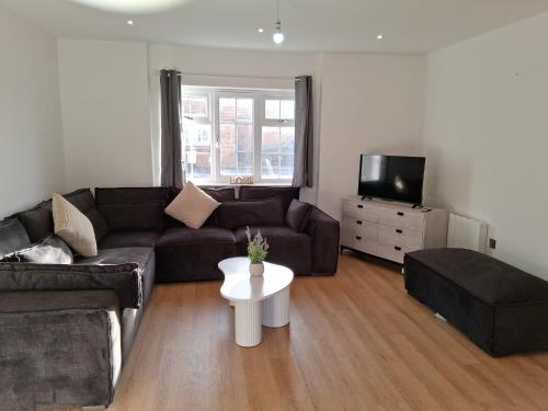 Et opholdsområde på Rotherham 3 Bed Garden Home