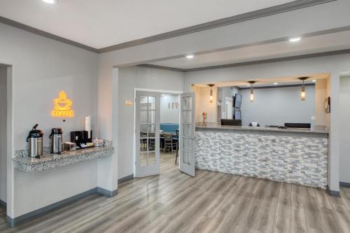 a lobby with a bar and a restaurant at SureStay by Best Western Salt Lake City Downtown in Salt Lake City