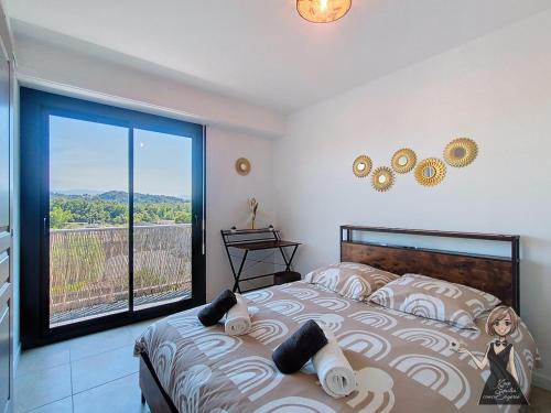 Postel nebo postele na pokoji v ubytování Le Panorama, vue exceptionnelle à 2 pas de la gare