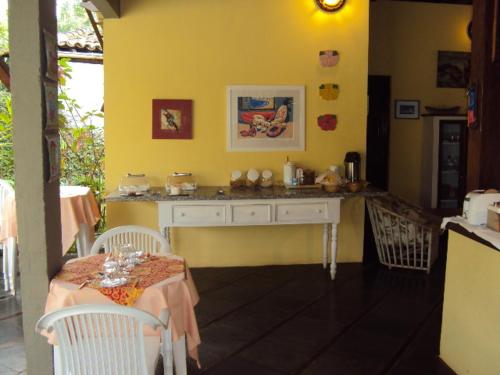 En restaurang eller annat matställe på Pousada Refugio Port Sahy