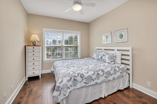 Postel nebo postele na pokoji v ubytování 1605 Mariners Circle