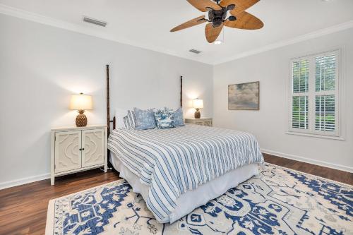 En eller flere senge i et værelse på 208 Devonwood Drive