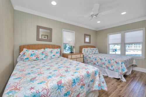 a bedroom with two beds and a window at 1126 Park Lane in Demere Park