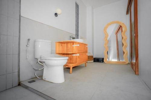 Phòng tắm tại Canggu villa quite cozy with rooftop and studio
