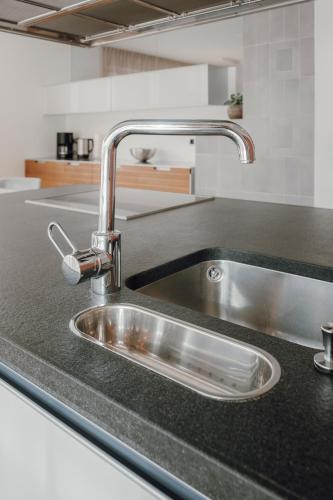 a kitchen sink with a faucet on a counter at Kronsun Percha in Perca