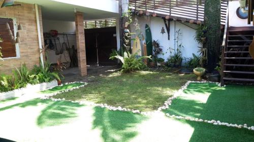 Giardino di Quarto Duplo com Ar e Banheiro Privativo a poucos metros do mar