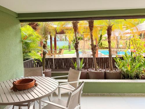 Bazén v ubytování Apartamento Pé na área Praia do forte nebo v jeho okolí