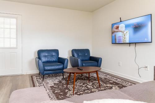 TV a/nebo společenská místnost v ubytování Grannies Cajun Chateau