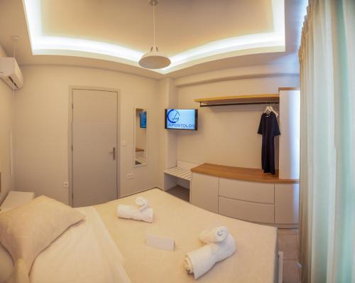 En eller flere senge i et værelse på Apostolos Preveza Apartments