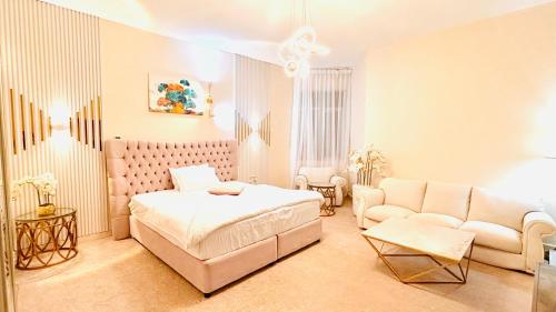 Canel View Holiday Home with Parking