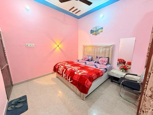 Giường trong phòng chung tại Dev Paradise